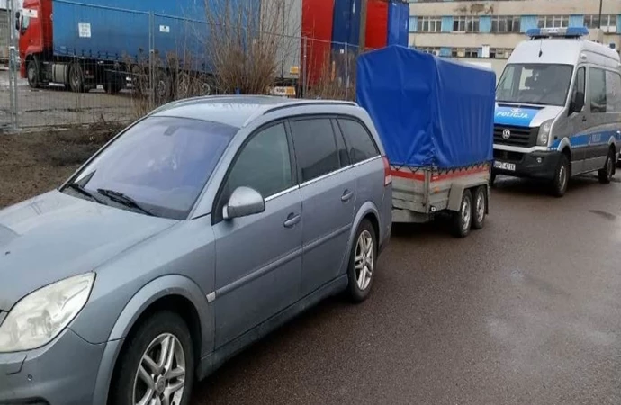 Wnikliwość policjantów drogówki pozwoliła złapać złodziei.